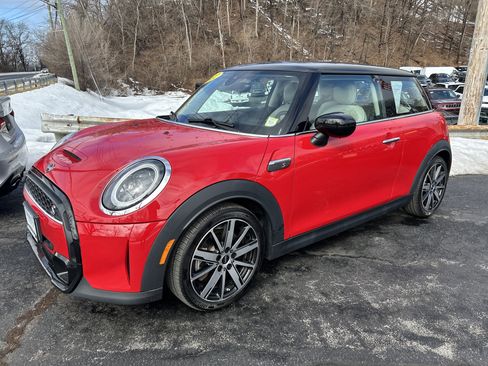 Used 2022 MINI Cooper S image 1