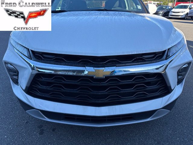 Used 2024 Chevrolet Blazer LT w/ Convenience Package FWD image 3