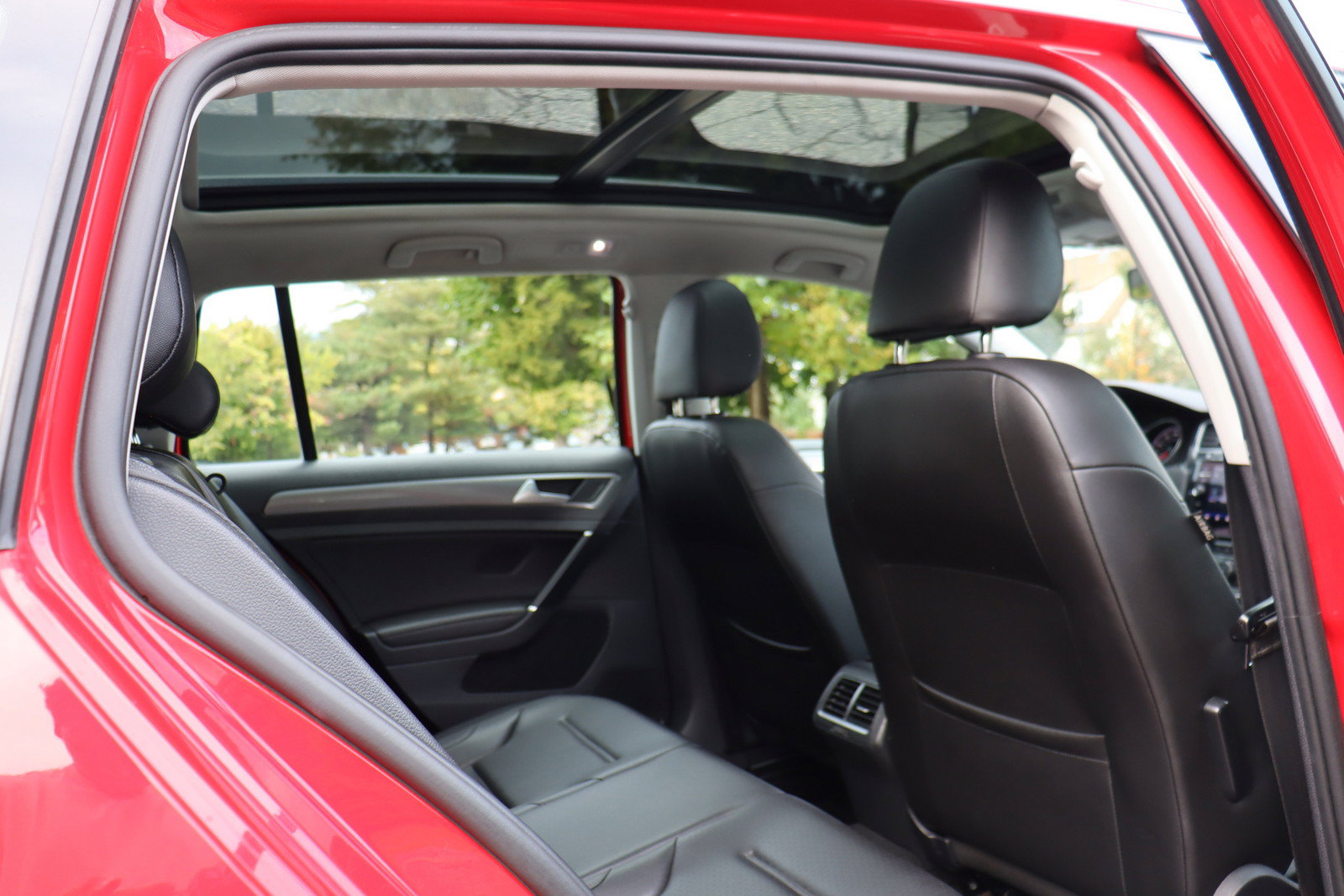 Used 2018 Volkswagen Golf Alltrack SE AWD/4WD image 16