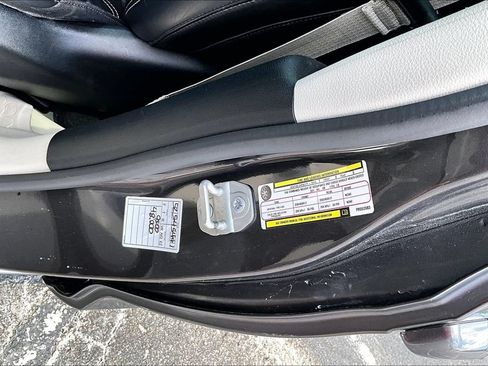 Used 2023 Chrysler Pacifica Touring-L FWD image 35