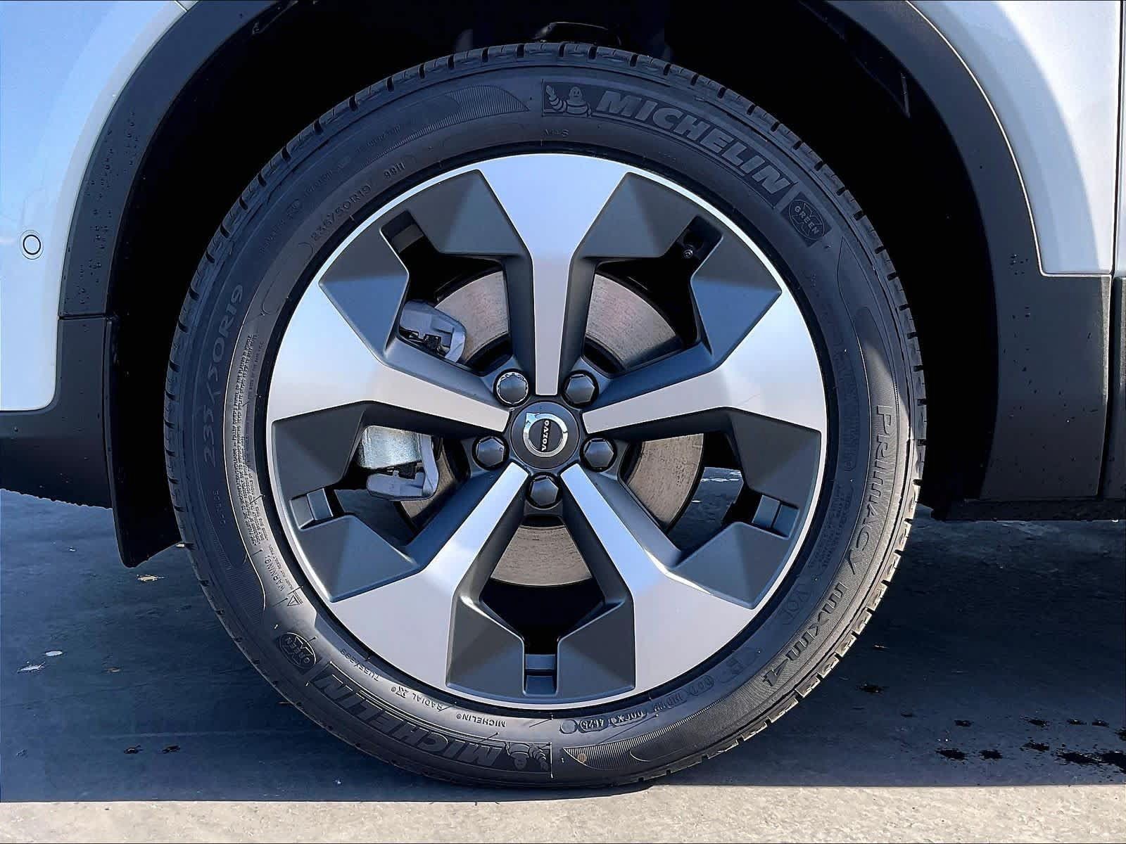 New 2026 Volvo XC40 B5 Plus w/ Protection Package Premier AWD/4WD image 14