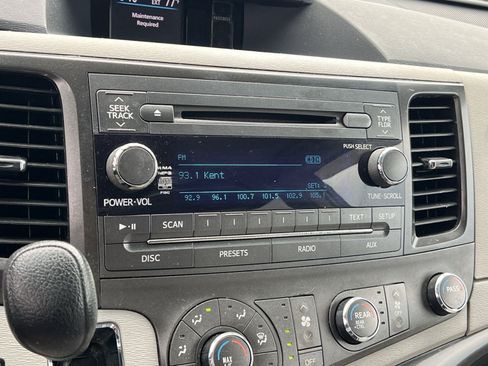 Used 2012 Toyota Sienna LE FWD image 18
