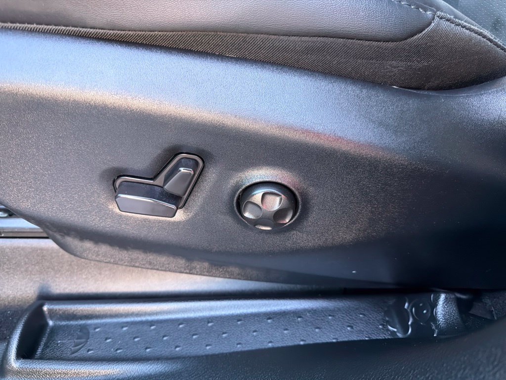 Used 2025 Chrysler Pacifica Select FWD image 23