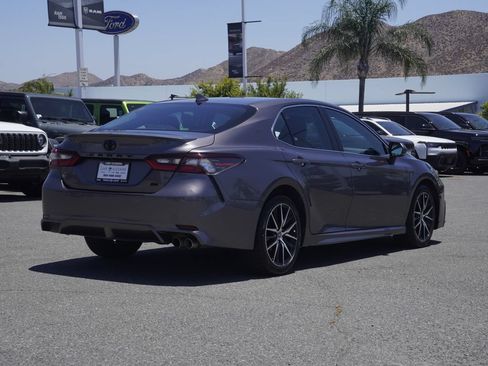 Used 2024 Toyota Camry SE FWD image 4