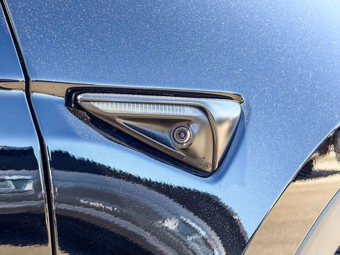 Used 2023 Tesla Model Y Long Range image 12