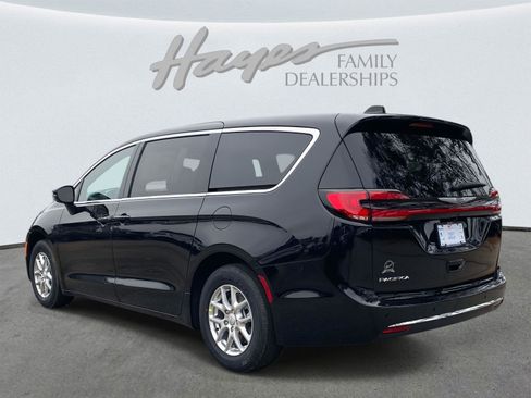 New 2026 Chrysler Pacifica Select image 25