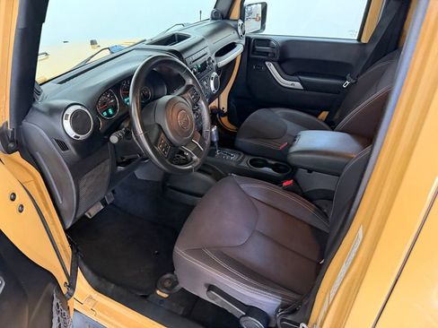 Used 2013 Jeep Wrangler Unlimited Sahara w/ Connectivity Group AWD/4WD image 15