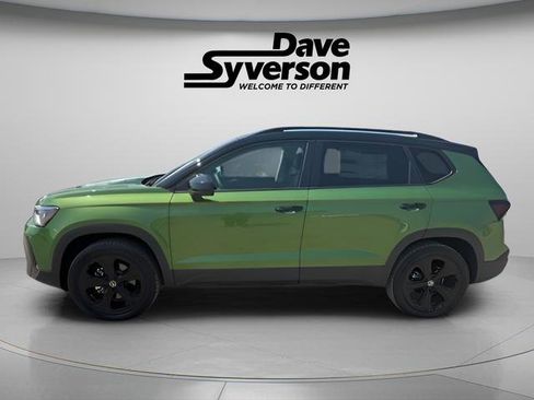 New 2025 Volkswagen Taos SE image 2