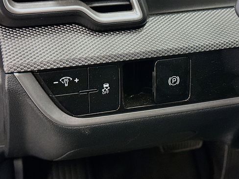 Used 2025 Kia Sportage LX image 17