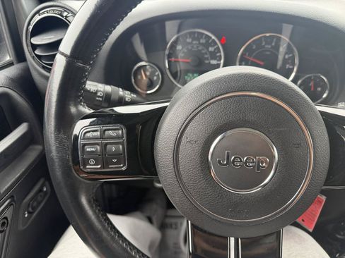 Used 2015 Jeep Wrangler Unlimited Sahara AWD/4WD image 22