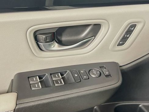 Certified 2025 Honda Pilot EX-L image 18