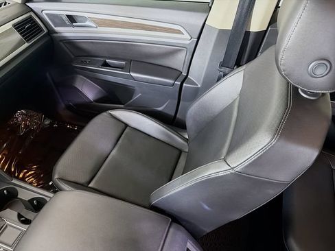 Used 2019 Volkswagen Atlas SE FWD image 24