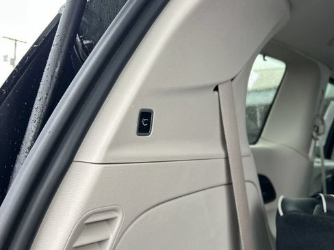 Used 2024 Chrysler Pacifica Limited w/ Uconnect Theater Family Group AWD/4WD image 9
