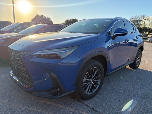 Used 2025 Lexus NX 250 FWD w/ Towing Package (2000 Lbs) image 1