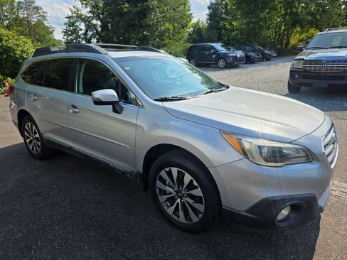 Used 2016 Subaru Outback 2.5i Limited AWD/4WD image 3