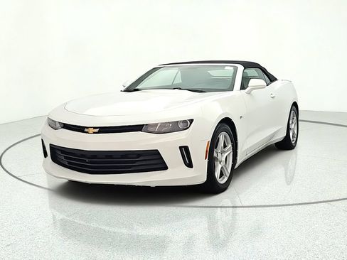 Used 2018 Chevrolet Camaro LT RWD image 2