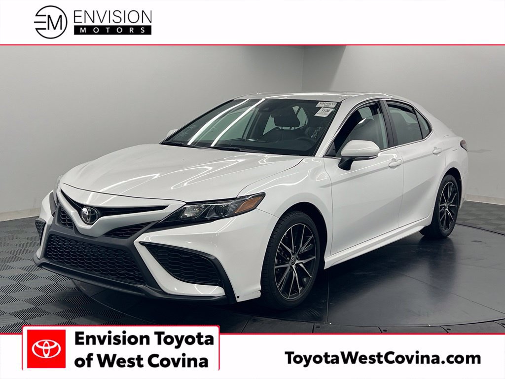 Used 2024 Toyota Camry SE FWD image 1