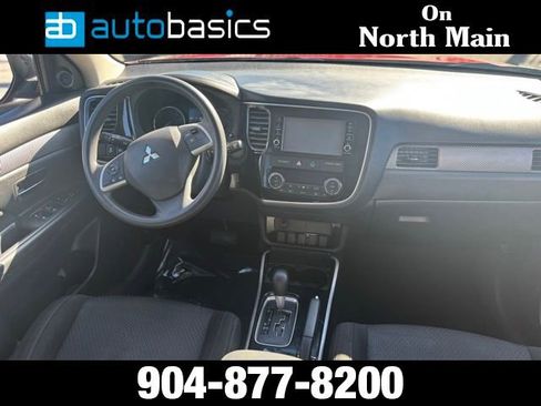Used 2018 Mitsubishi Outlander ES image 16