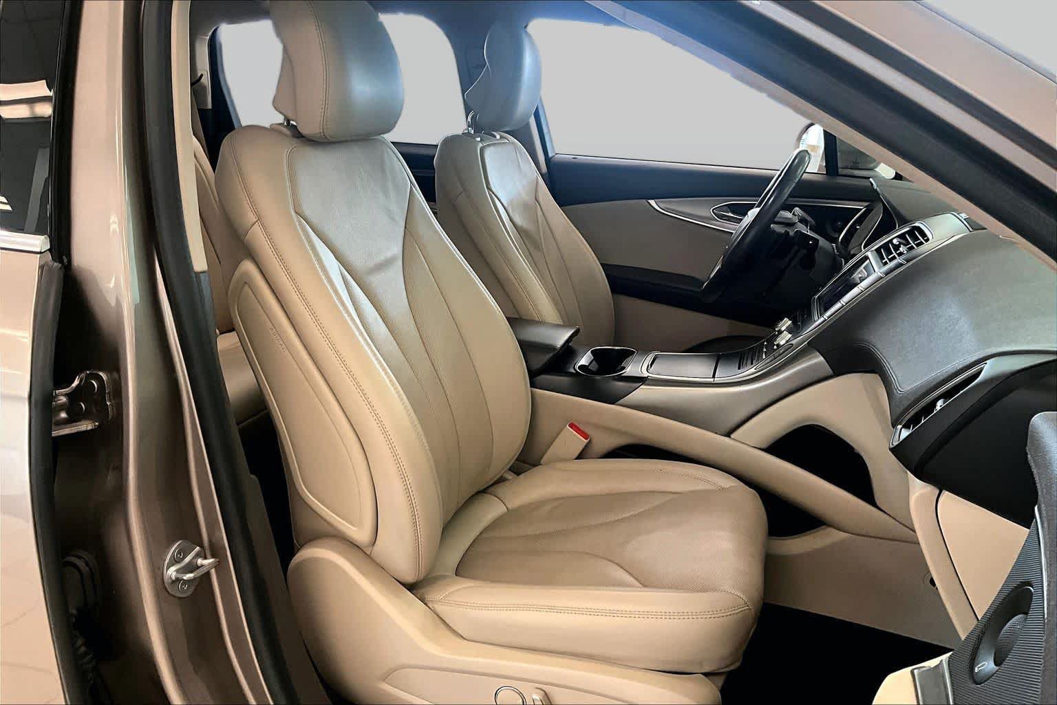 Used 2019 Lincoln Nautilus Reserve FWD image 8