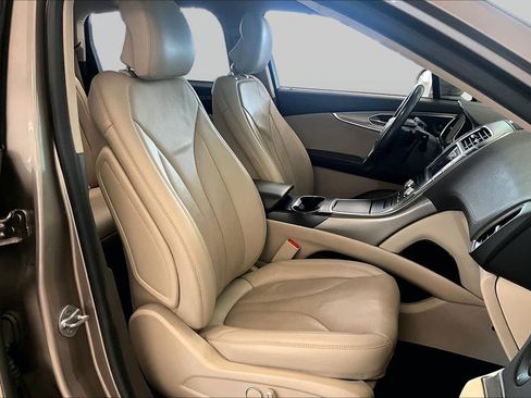 Used 2019 Lincoln Nautilus Reserve FWD image 8