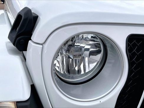 Used 2023 Jeep Gladiator Overland image 32