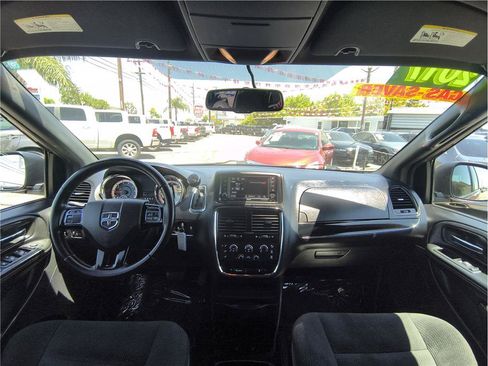 Used 2017 Dodge Grand Caravan SE FWD image 6