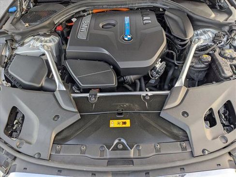 Used 2019 BMW 530e w/ Premium Package image 23