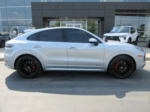Used 2021 Porsche Cayenne GTS AWD/4WD image 12