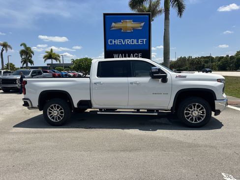 New 2026 Chevrolet Silverado 2500 LTZ w/ LTZ Plus Package AWD/4WD image 5