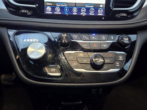 Used 2018 Chrysler Pacifica Limited w/ Advanced Safetytec Group image 27