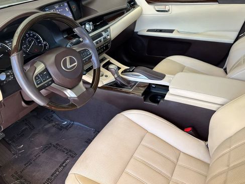 Used 2016 Lexus ES 350 w/ Luxury Package w/Wood Trim FWD image 11