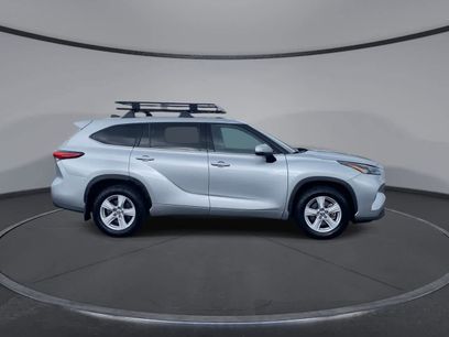 Used 2022 Toyota Highlander LE