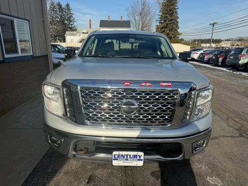 Used 2018 Nissan Titan SV w/ SV Convenience Package image 2