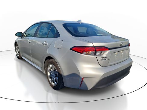 Used 2025 Toyota Corolla LE FWD image 5