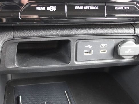 Used 2024 Honda Pilot Touring image 37