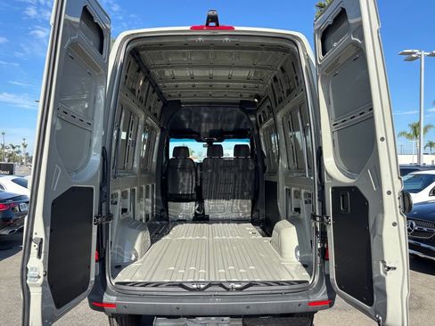 Used 2025 Mercedes-Benz Sprinter 2500 image 27