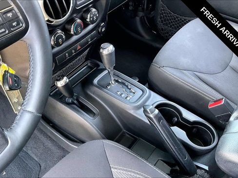 Used 2014 Jeep Wrangler Unlimited Sahara AWD/4WD image 8