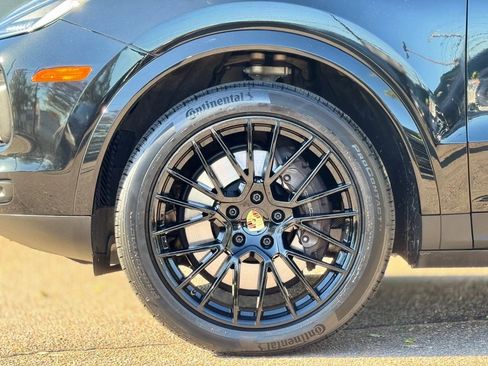 Used 2023 Porsche Cayenne Platinum Edition w/ Towing Package w/o Tow Ball image 11