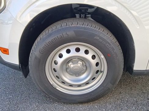 New 2025 Ford Maverick XL image 9