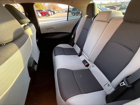 Used 2025 Toyota Corolla LE image 19