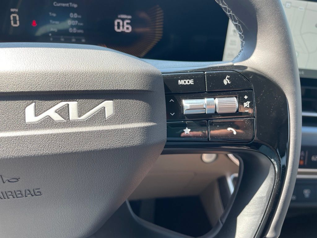 New 2027 Kia Carnival FWD image 27