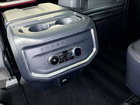 Used 2025 Ford Expedition Platinum image 34