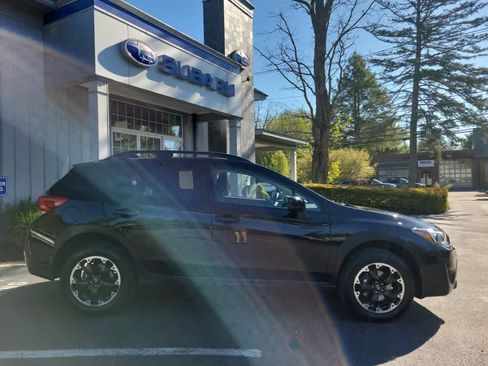Used 2022 Subaru Crosstrek 2.0i Premium w/ Moonroof Package AWD/4WD image 2