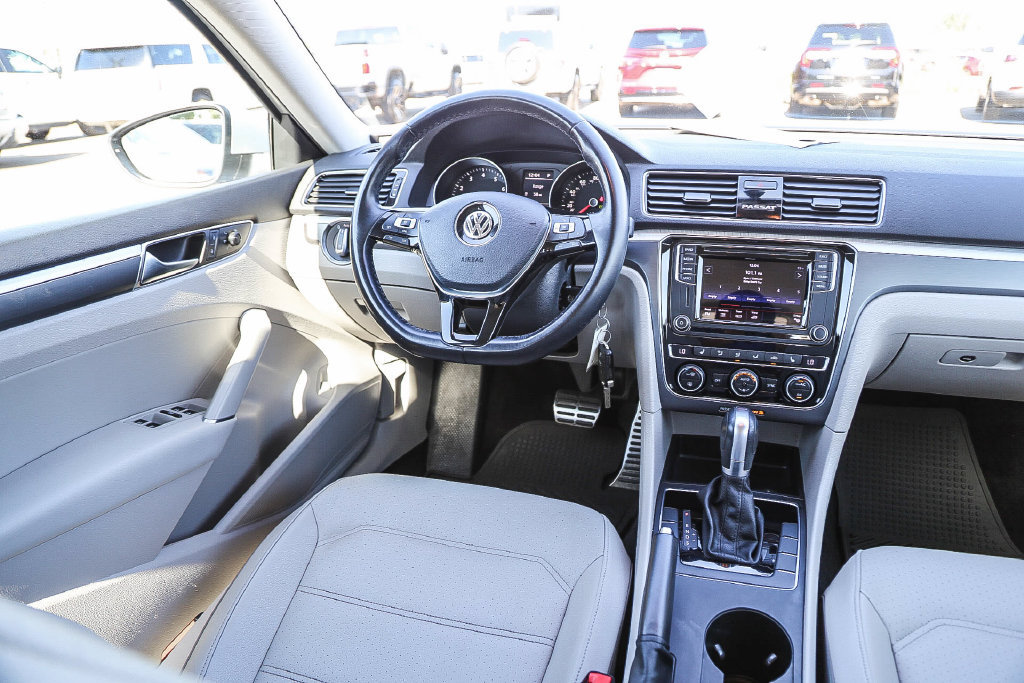 Used 2018 Volkswagen Passat 2.0T R-Line FWD image 30