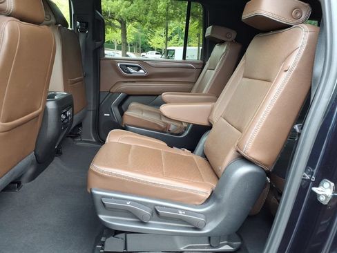 Certified 2023 Chevrolet Suburban High Country w/ Premium Package 2 AWD/4WD image 21