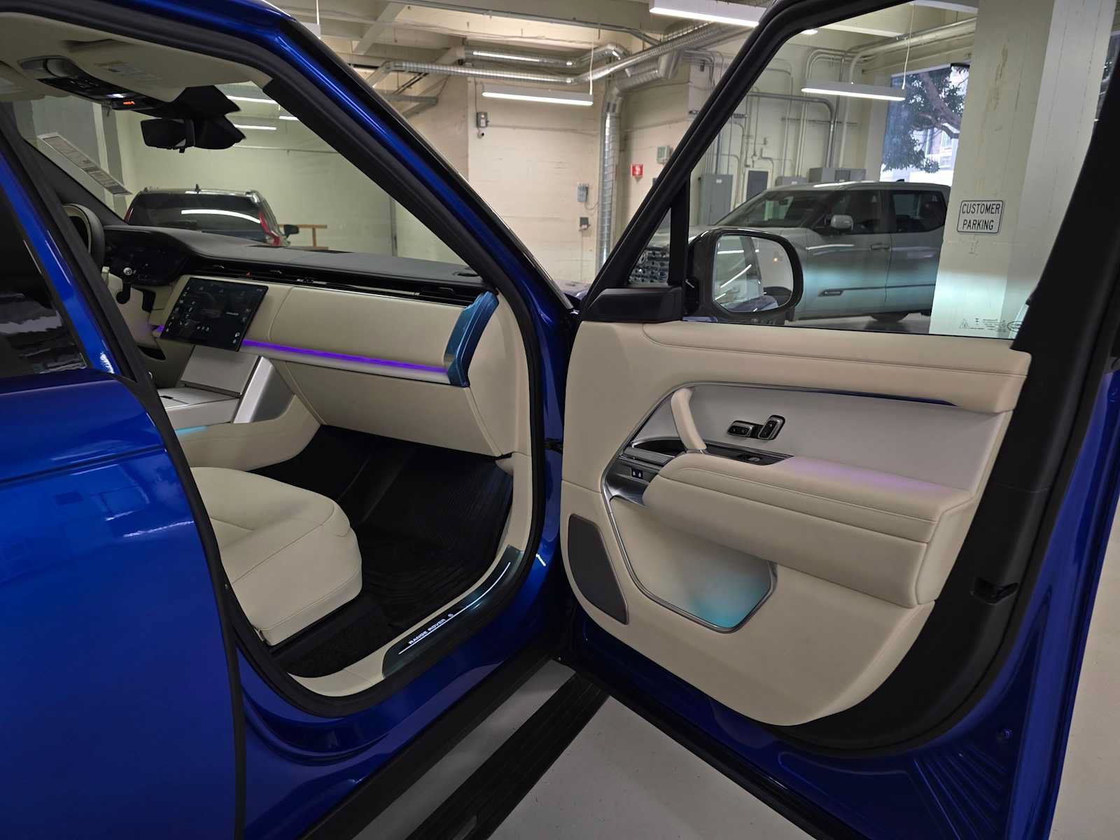 New 2025 Land Rover Range Rover SV AWD/4WD image 12