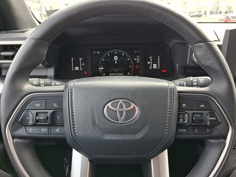 Used 2025 Toyota 4Runner SR5 image 18