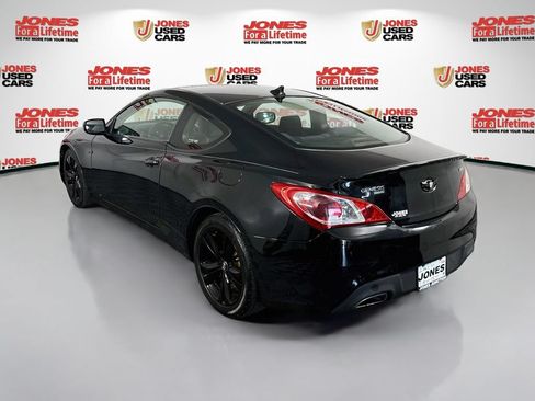 Used 2011 Hyundai Genesis 2.0T RWD image 2