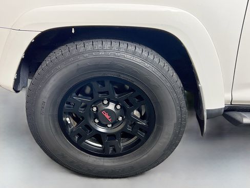 Used 2018 Toyota 4Runner SR5 Premium image 13