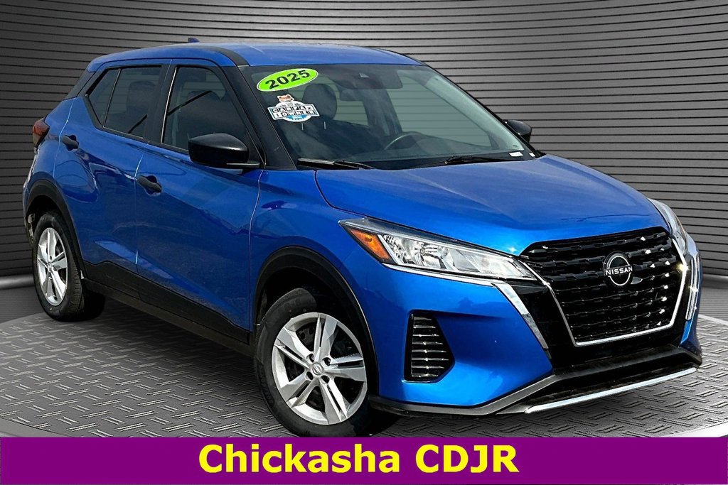 Used 2025 Nissan Kicks Play S FWD image 3